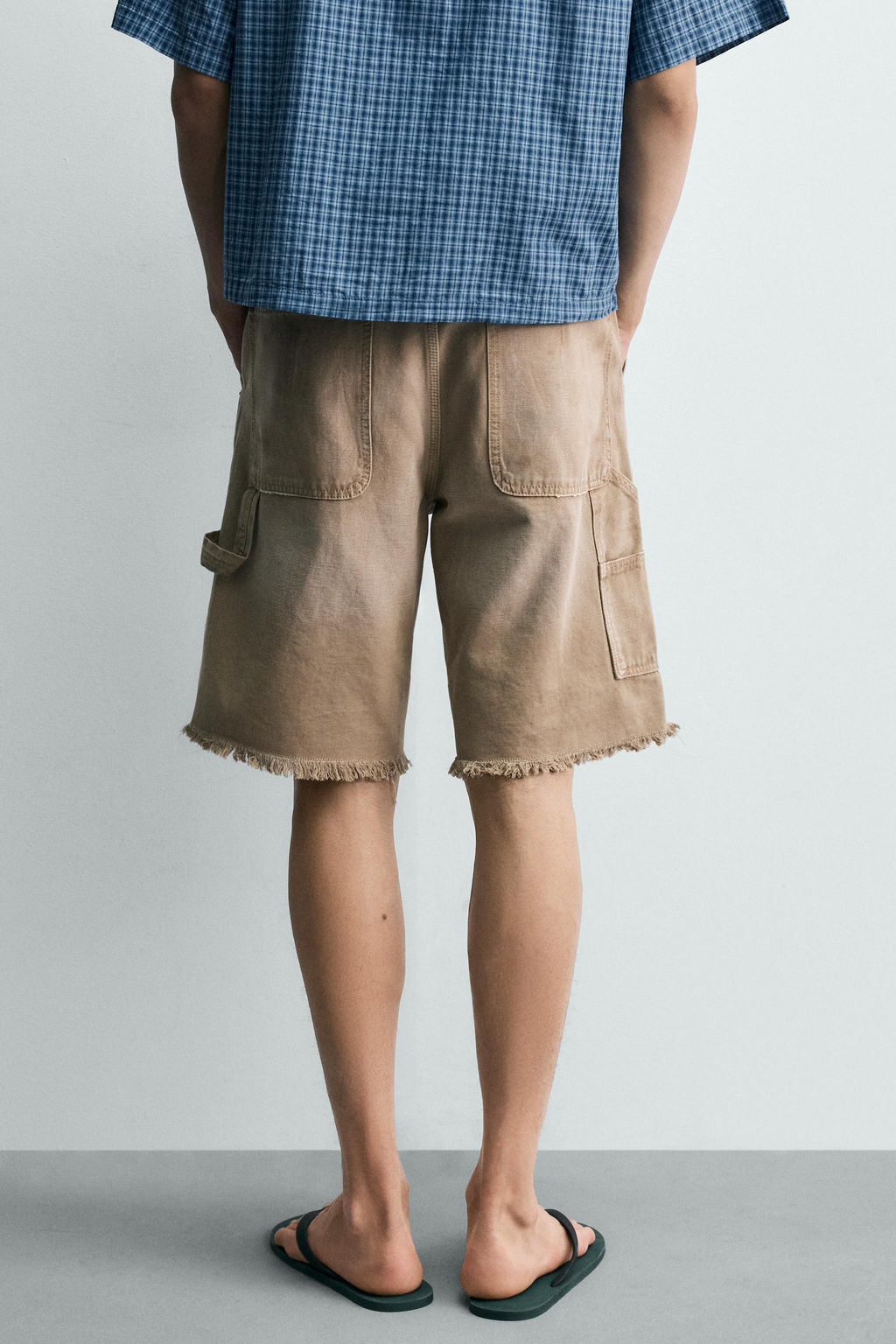 BERMUDA RELAXED FIT BOLSILLO CARPINTERO / Arena