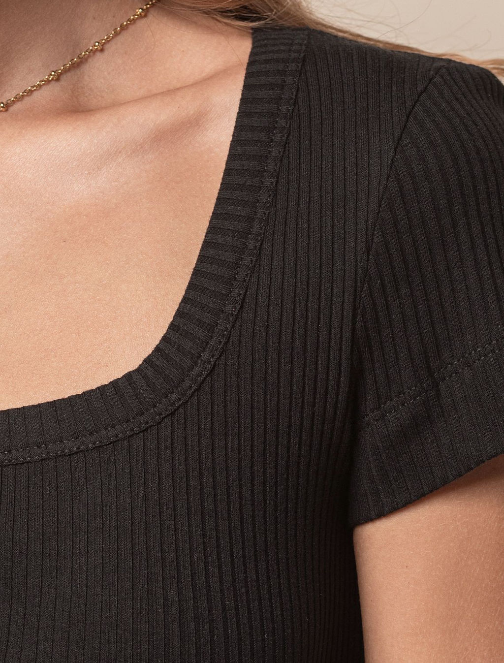 D49.029 Футболка женская черный