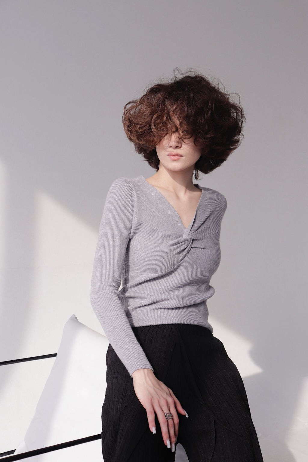 12240 Лонгслив с драпировкой серый - Martichelli фото 4