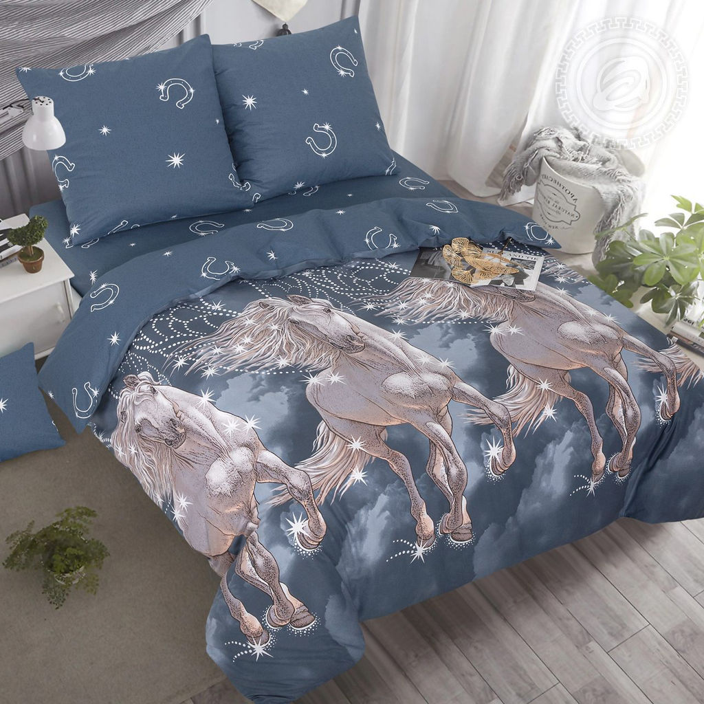 Постельное белье Пегас (поплин DE LUXE) 1,5 сп./Пододеяльник: 1 шт. - 215*145; Простыня: 1 шт. - 215*150; Наволочка: 2 шт. - 70*70; DE LUXE