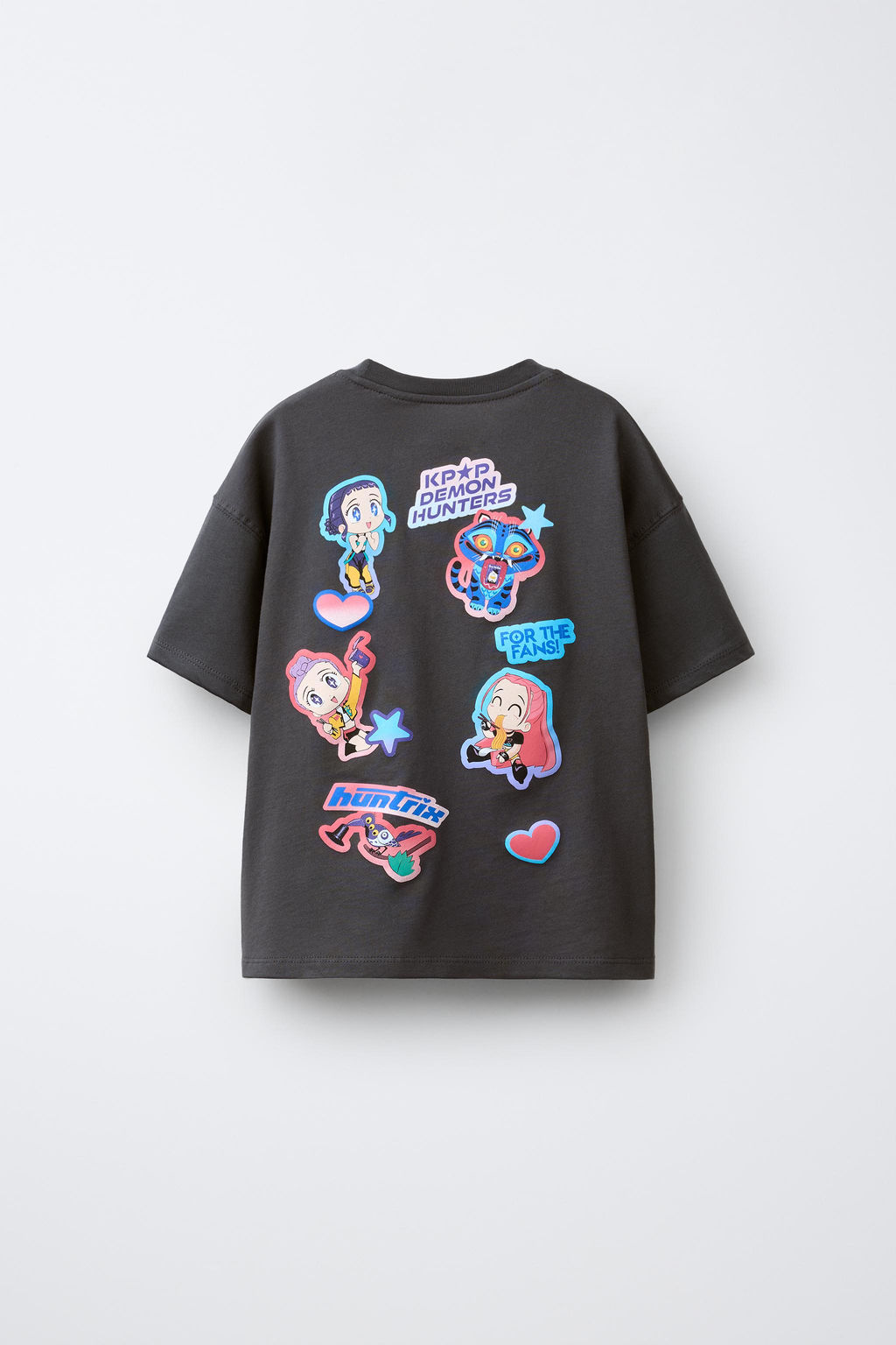CAMISETA EFECTO LAVADO KPOP DEMON HUNTERS NETFLIX / Gris antracita