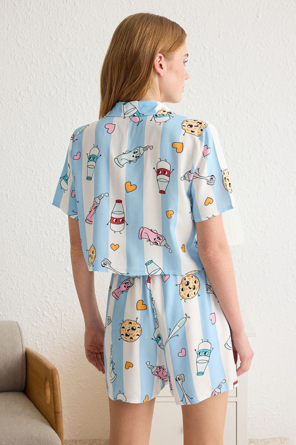 Trendyolmilla Kad?n Mini Me/Anne K?z Ac?k Mavi Eglence Desenli Viskon Sortlu Dokuma Pijama Tak?m? THMSS22PT0069 фото 7