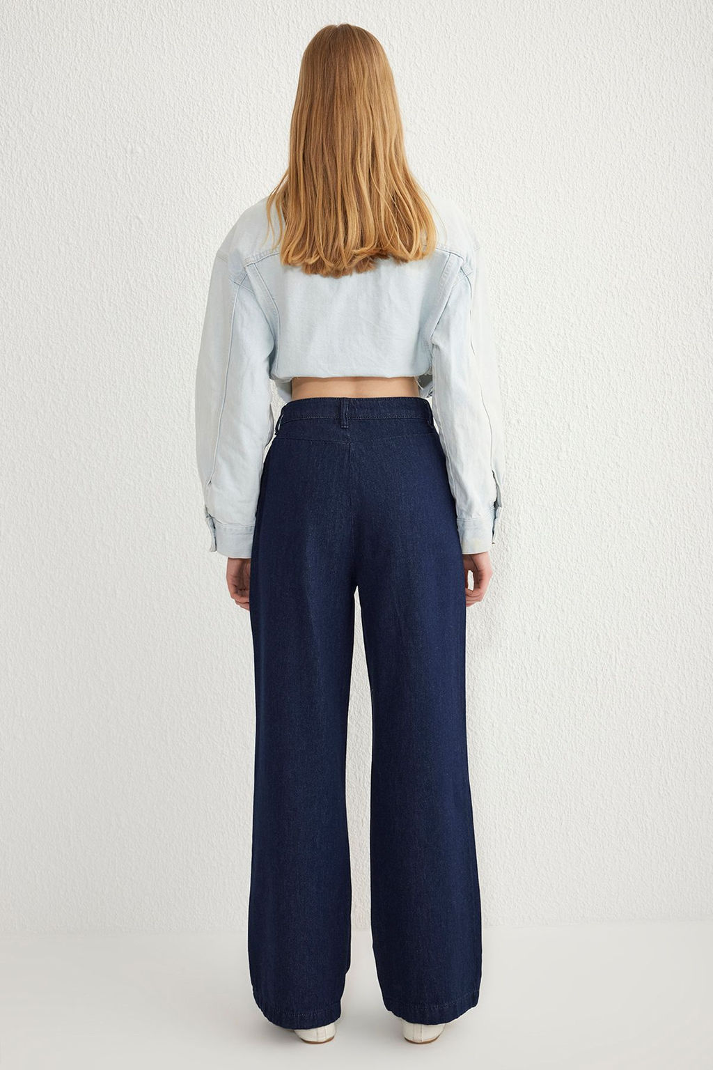 Koyu Mavi Pileli Yuksek Bel Wide Leg Jeans TWOSS25JE00040 - Trendyolmilla фото 5