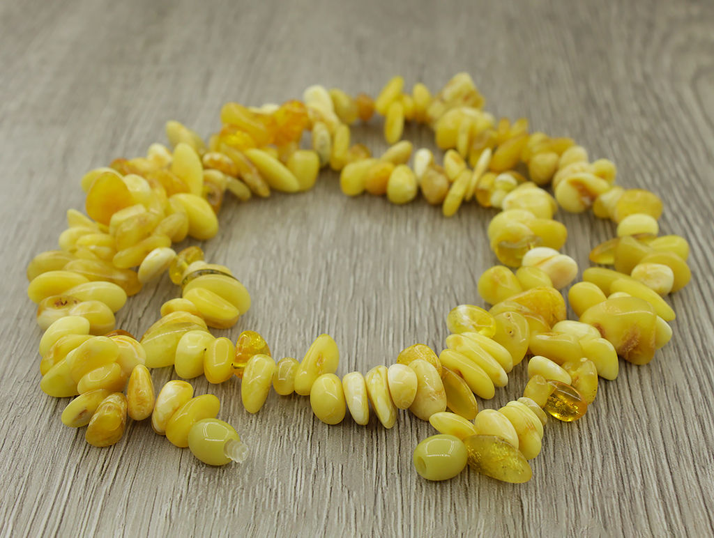 Янтарь молочный, галька, "Камешки" бусы длиной 46см