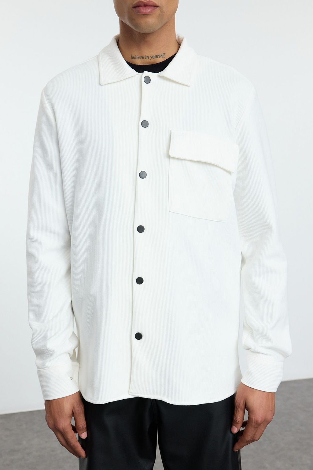 TRENDYOL MAN Siyah Regular Fit Tek Cepli C?t C?t Kapamal? Orme Rahat Konforlu Esnek Kumas Gomlek TMNAW24GO00030 - Trendyolmilla фото 4
