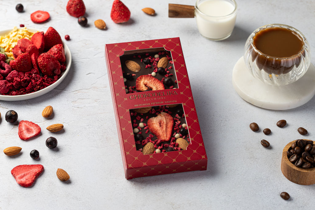 Шоколад темный с украшением МИНДАЛЬ, смородина, малина 100 гр - Chokodelika фото 4