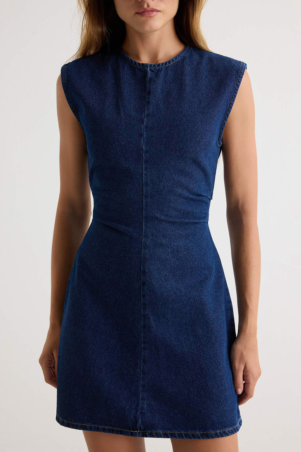Koyu Mavi Az Esnek Bel Detayl_ Mini Denim Elbise TWOAW27EL00029 - Trendyolmilla фото 3