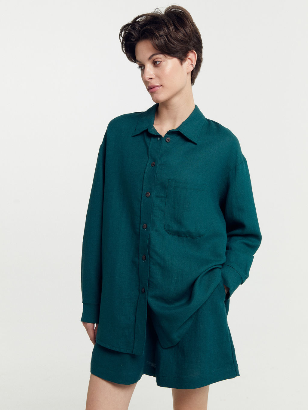 Рубашка женская изумрудно-зеленая из льна и вискозы изумруд 122955-1/1 - Mark formelle фото 4