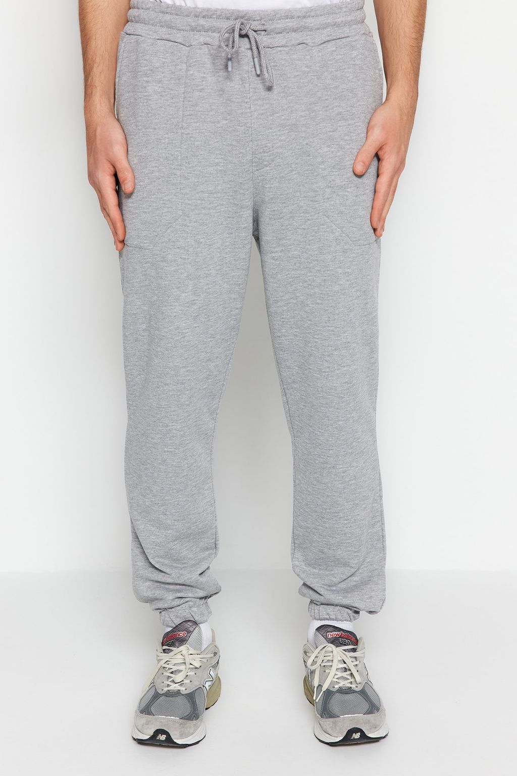 TRENDYOL MAN Ekru Regular Fit Etiket Aplikeli Cepleri Dikisli Esofman Alt? TMNSS23EA00010 - Trendyolmilla фото 8