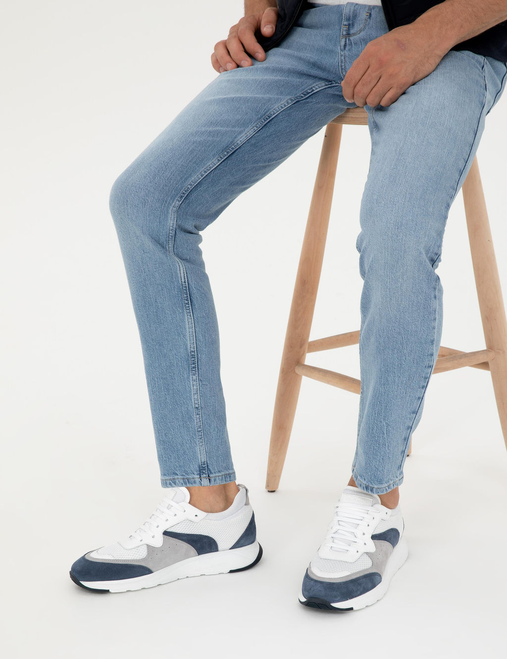 Серая повседневная обувь