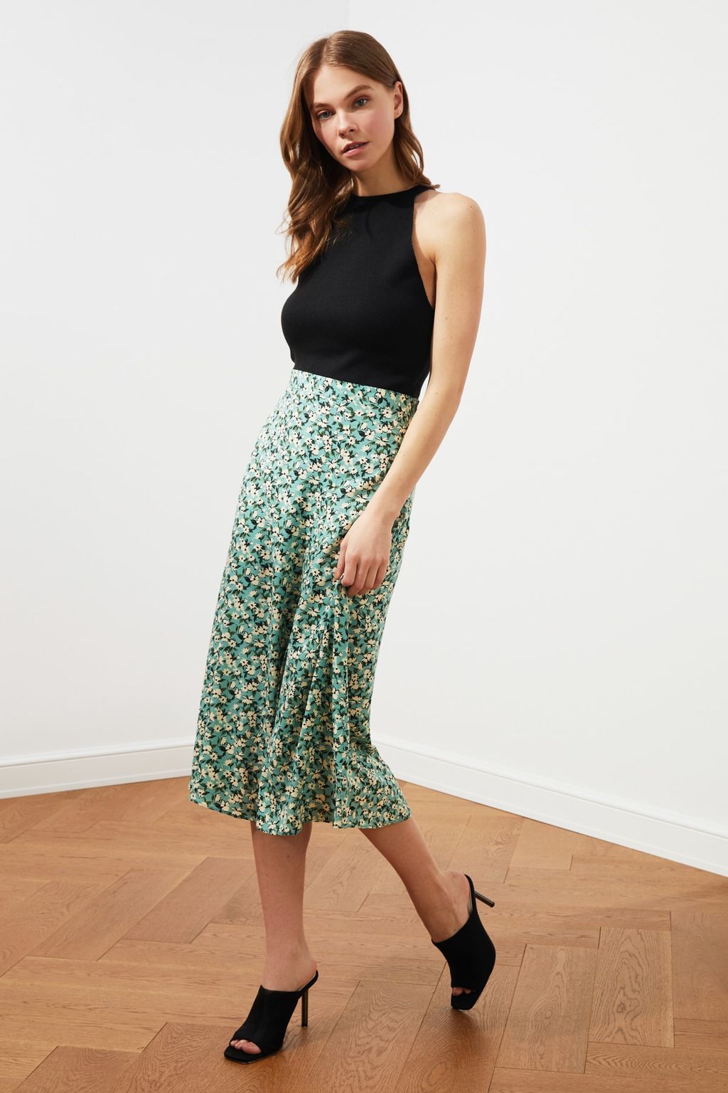 TRENDYOLMILLA Siyah Y?rtmac Detayl? Cicek Desenli Viskon Kumasl? Midi Dokuma Etek TWOSS20ET0230 фото 12