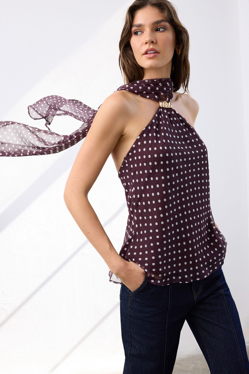 Bordo Puantiyeli Halter Yaka Gold Aksesuar Detayl? Dokuma S?k/Gece Bluz TPRAW26BZ00050