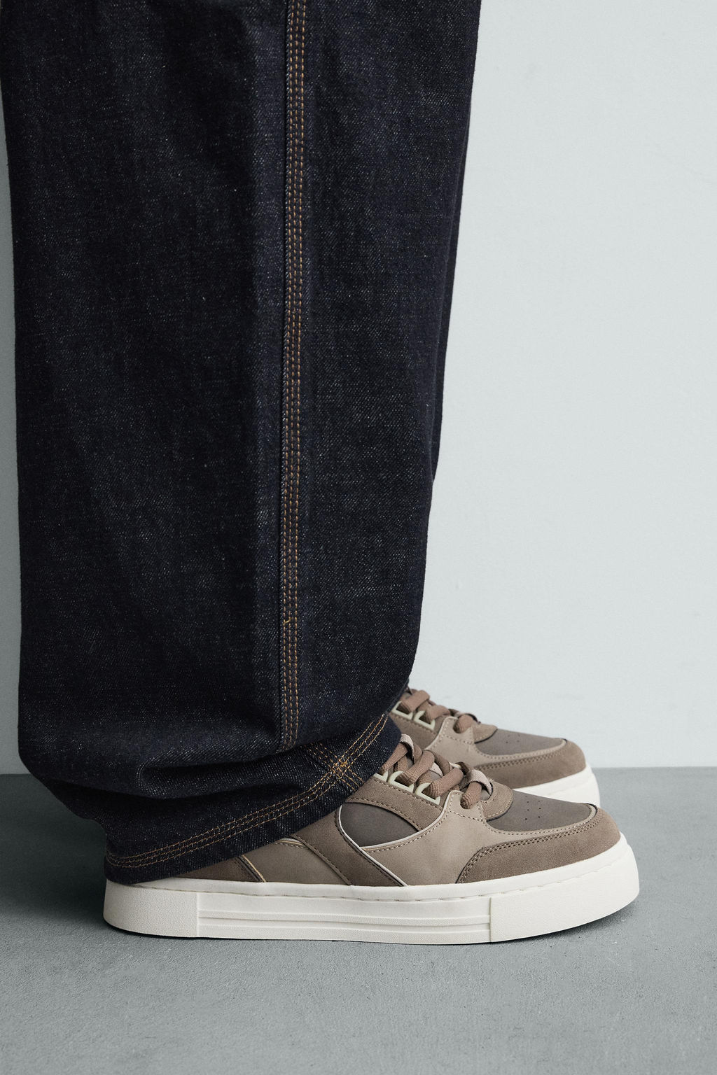 RETRO STYLE TRAINERS