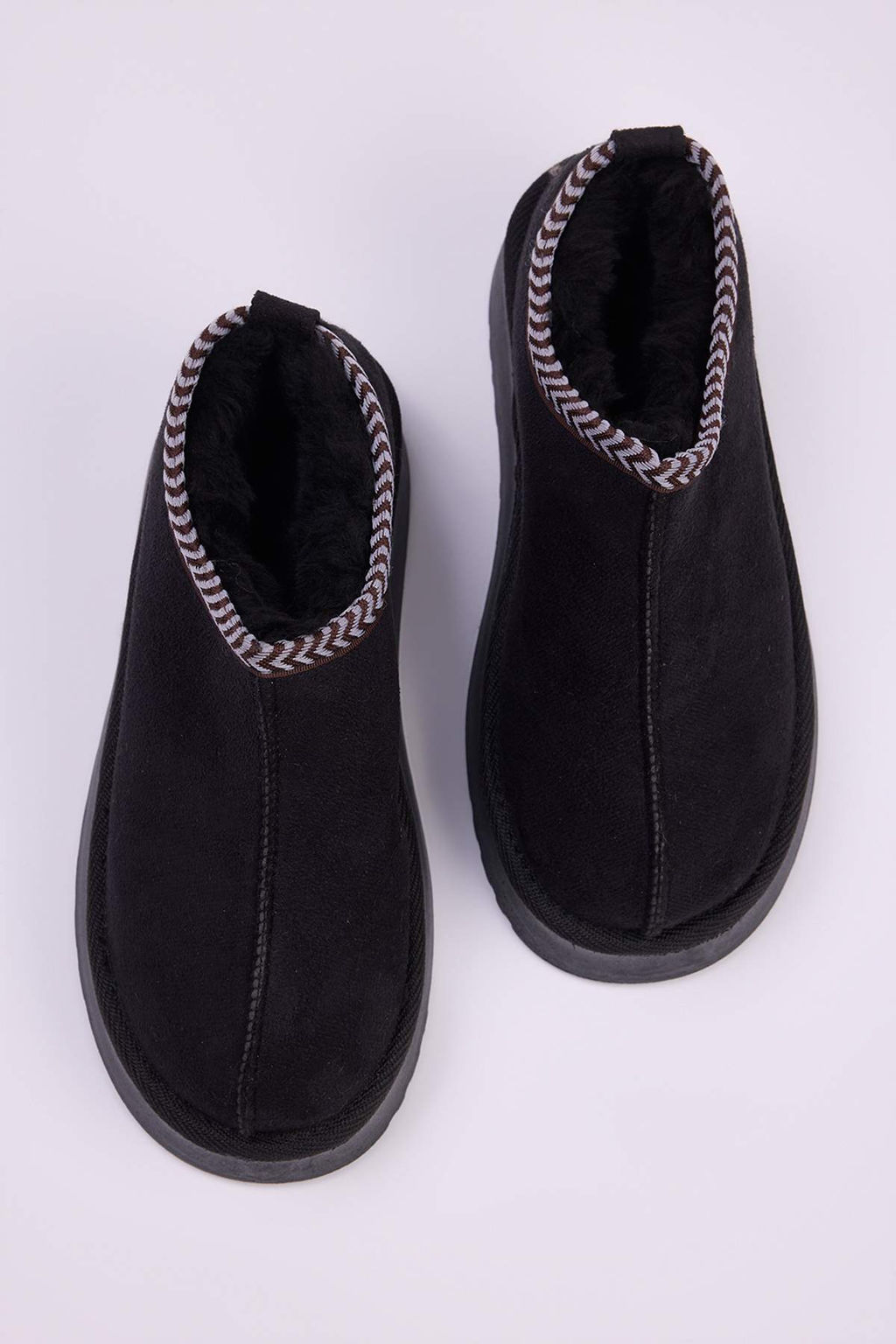 Siyah Nak?s Detayl? Ici Kurklu Kal?n Taban Kad?n Bilekte Bot TAKAW26BO00003