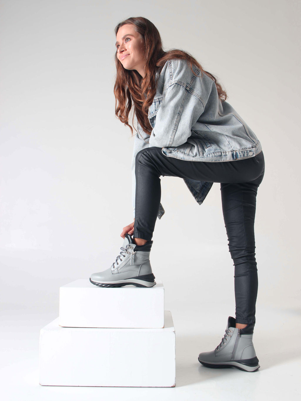 Ботинки 261.uno2bl. серый черный/Байка