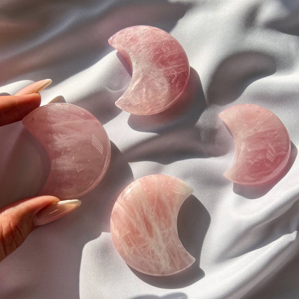 Месяц из Розового кварца