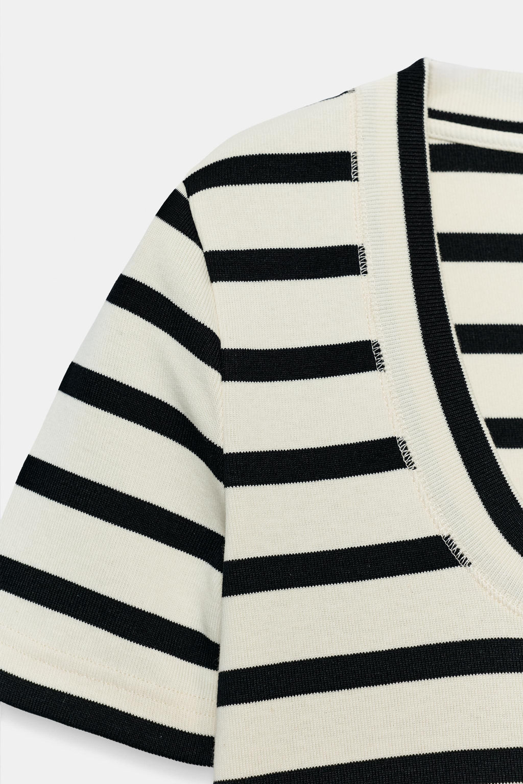 CAMISETA RIB ESCOTE REDONDO / Blanco / Negro