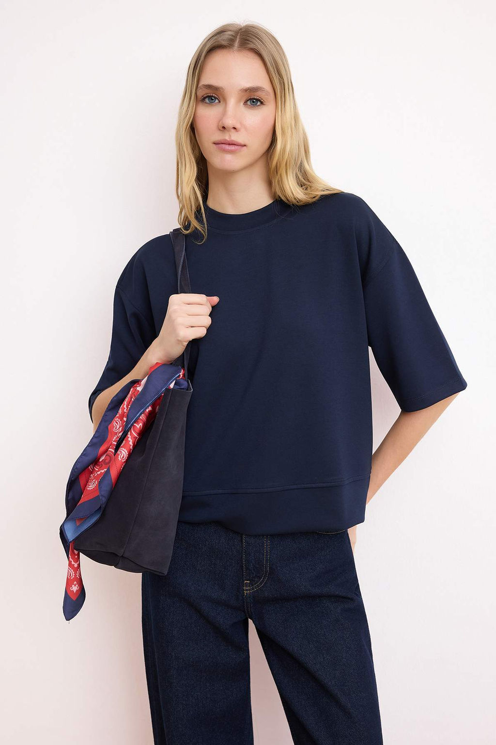 Lacivert Oversize/Genis Kal?p Dusuk Kol Truvakar Soft Touch Orme T-Shirt TWOSS26TS00182