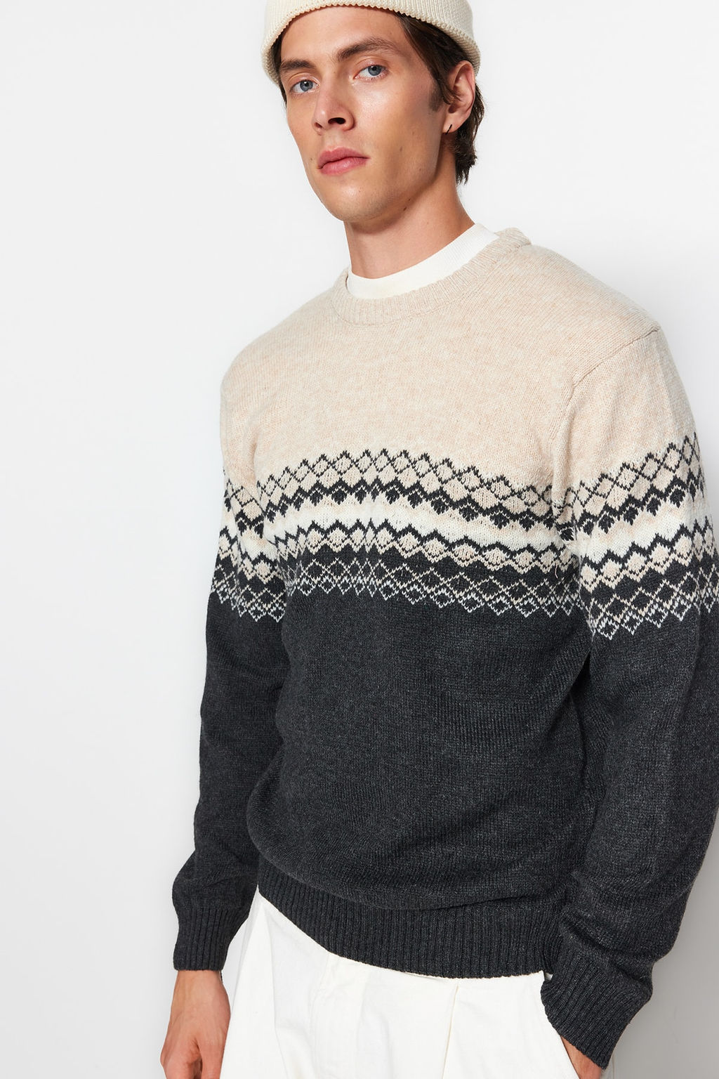 TRENDYOL MAN Antrasit Slim Fit Yunlu Bisiklet Yaka Panel Jakarl? Triko Kazak TMNAW21KZ0738