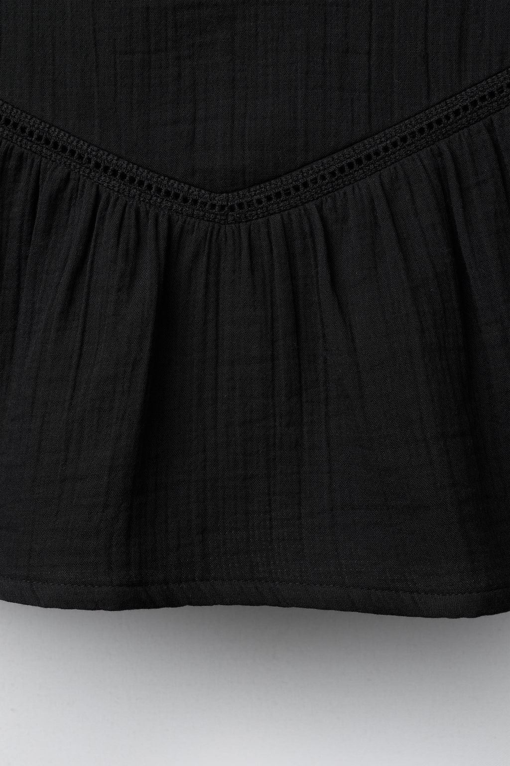 BRODERIE ANGLAISE RUFFLE SKIRT