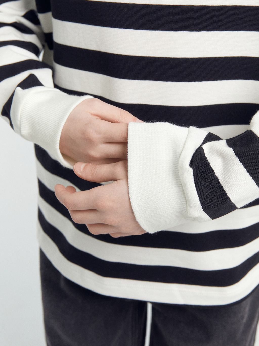 Лонгслив для девочек в черно-белую полоску - Mark formelle фото 5