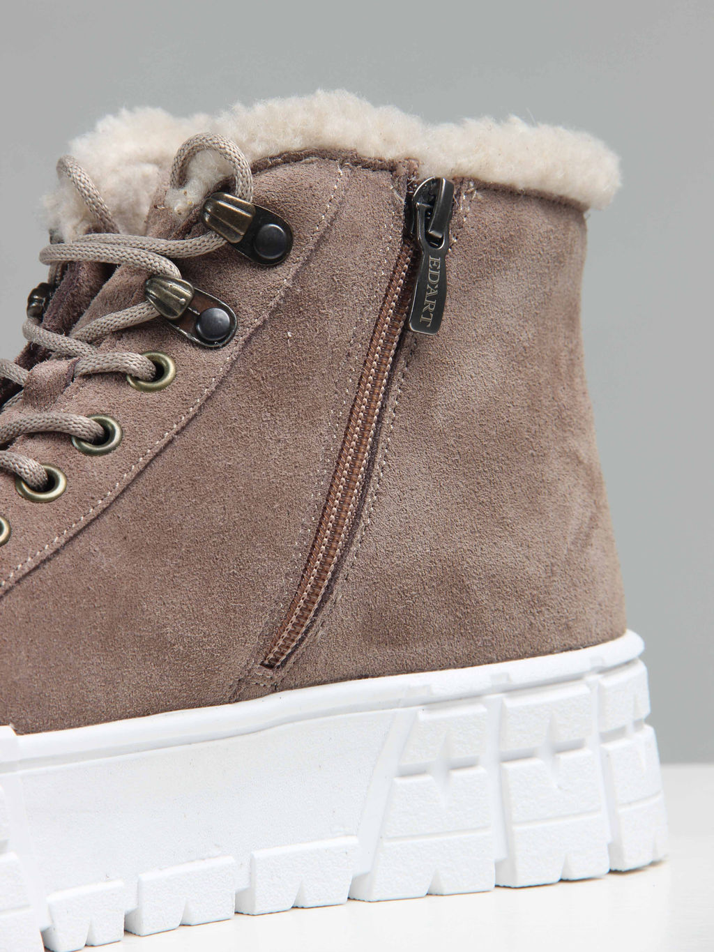 Ботинки 243.212131w. Капучино замша/Мех