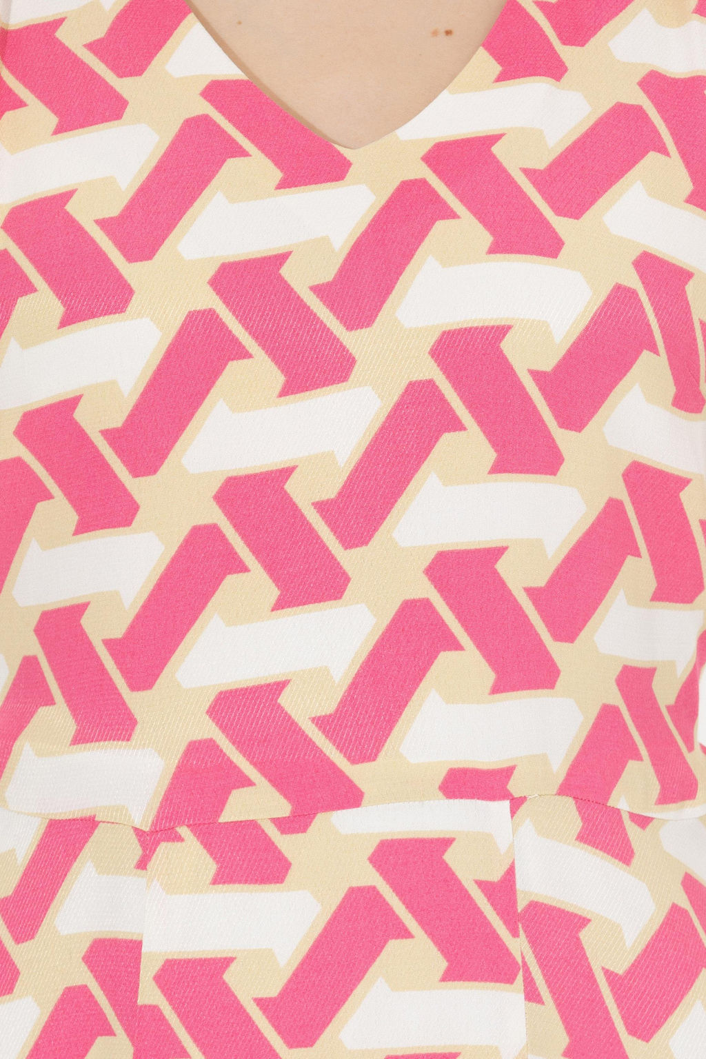 Kad_n Pembe Dokuma Elbise