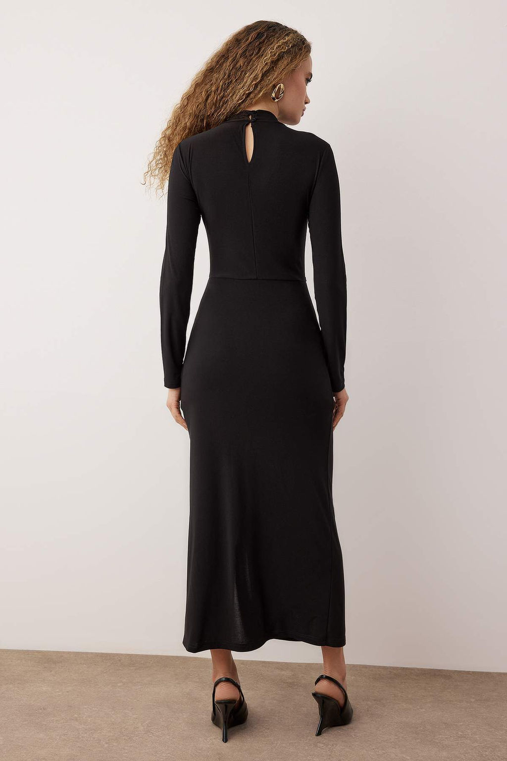 Siyah Duz Aksesuar Detayl? Maxi Orme Elbise TWOAW26EL00211 - Trendyolmilla фото 6