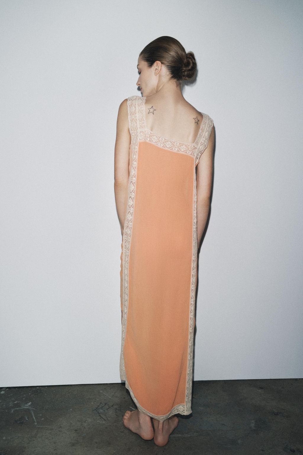 TEXTURED EMBROIDERED LACE DRESS - Zara фото 10