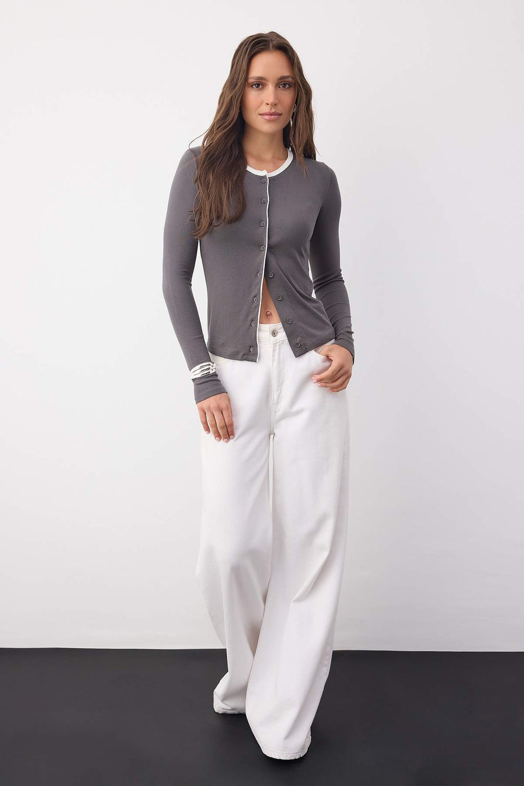 Wardrobe Essentials  Antrasit Renk Bloklu Dugmeli Orme Bluz | TWOAW26BZ00004 - Trendyolmilla фото 2