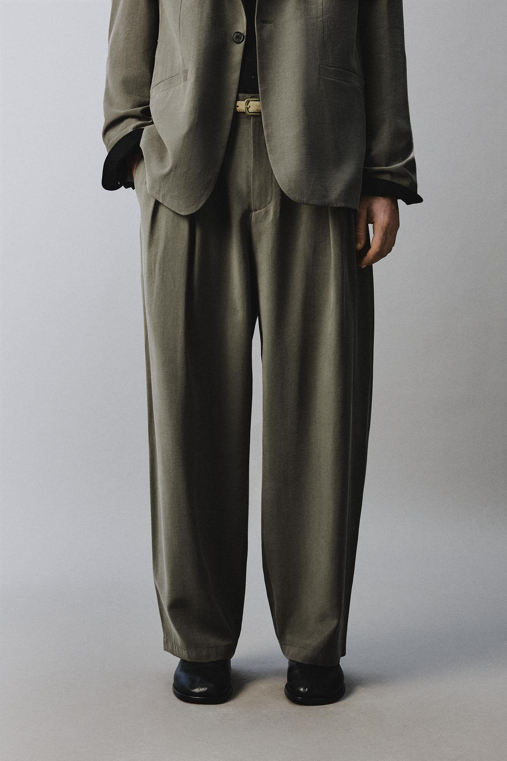 PANTAL?N RELAXED FIT TRAJE / crudo/kaki - Zara фото 2