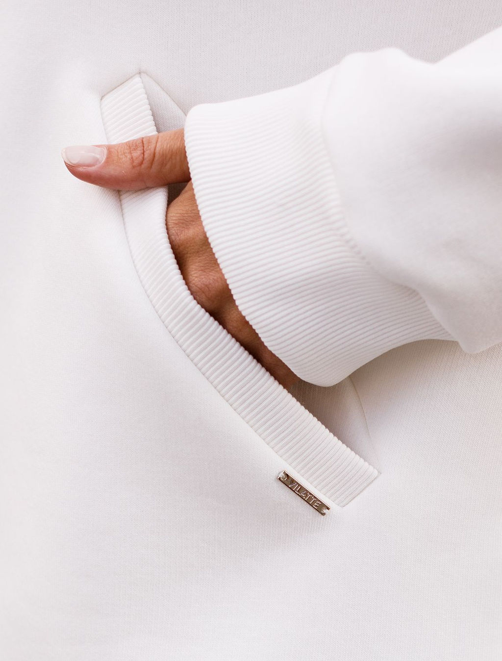 D49.059 Джемпер женский белый