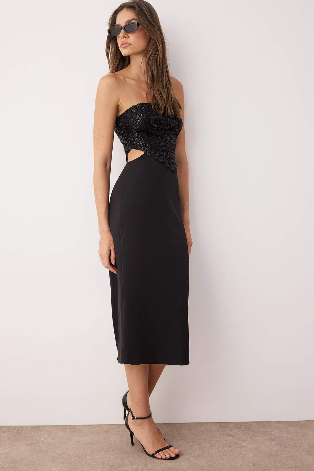 Siyah Cut Out/Pencere Detayl? Astarl? Payet Dokuma Midi Dugun/Nikah Elbisesi TPRSS25EL00306