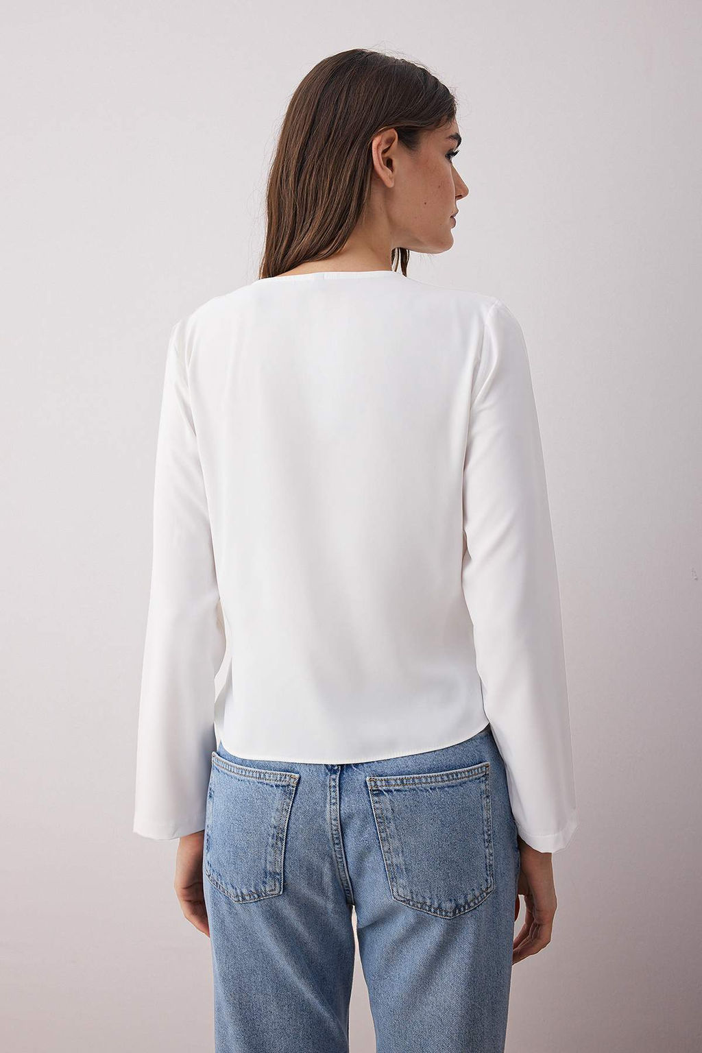 Ekru Kruvaze Saten Dokuma Bluz TWOAW24BZ00423