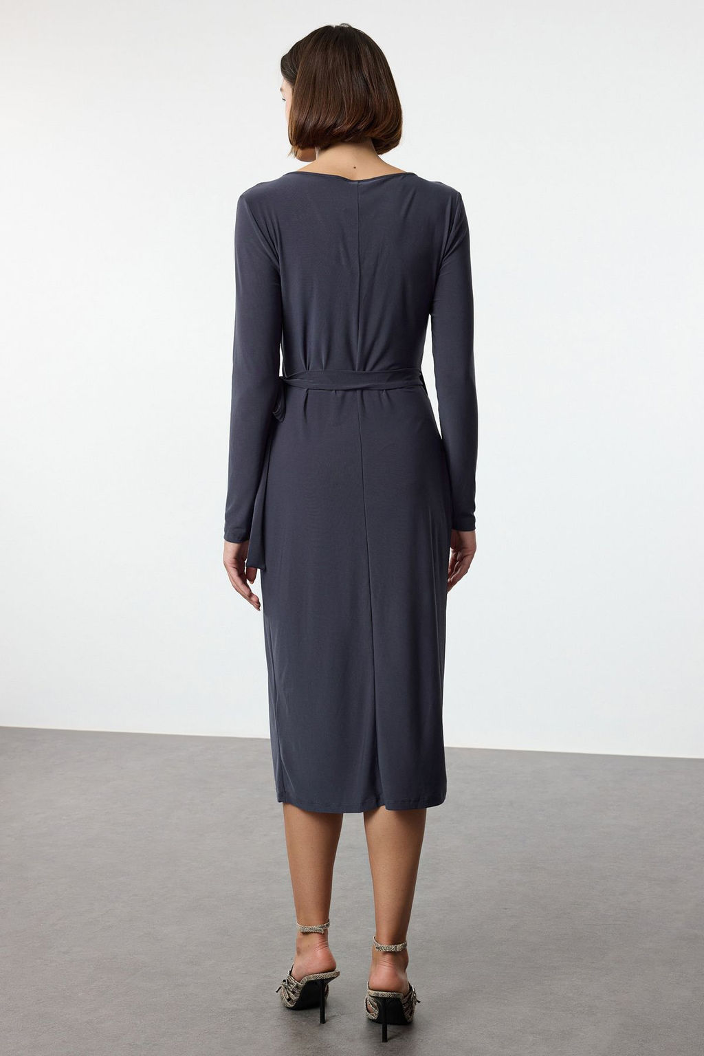 Antrasit Kruvaze Yaka Kusakl? Fitted/Vucuda Oturan Midi Orme Elbise TWOAW24EL00290 - Trendyolmilla фото 5