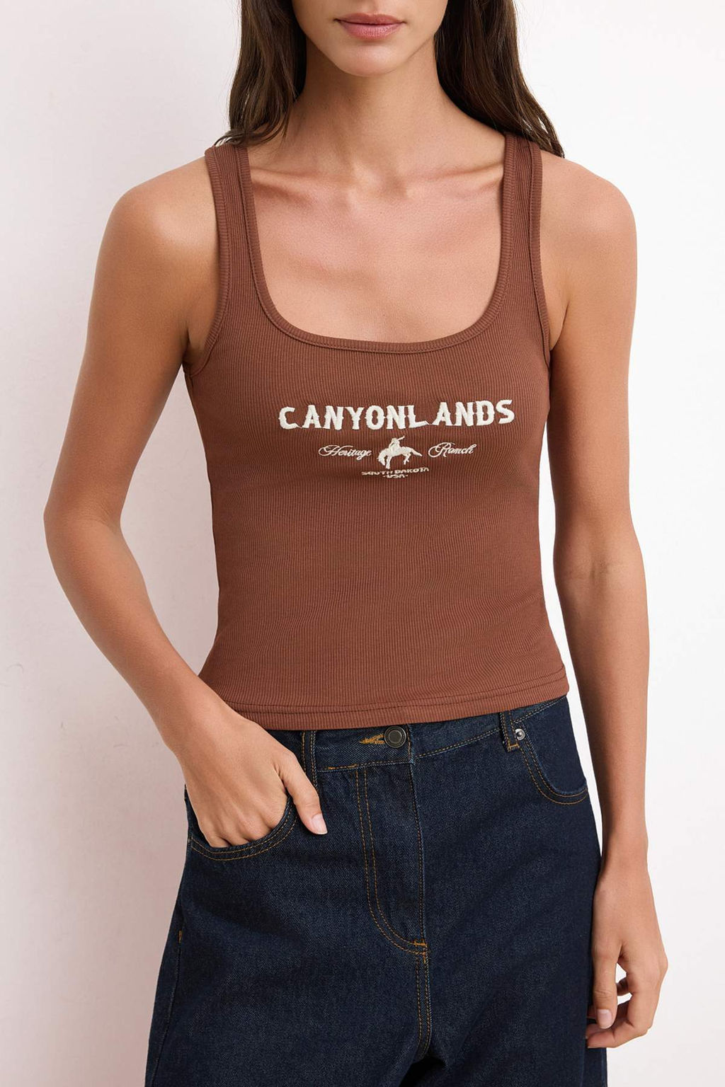 Kahverengi Slogan Fitted/Vucuda Oturan Havuz Yaka Kolsuz Fitilli Esnek Orme Atlet TWOSS26AL00035 - Trendyolmilla фото 3