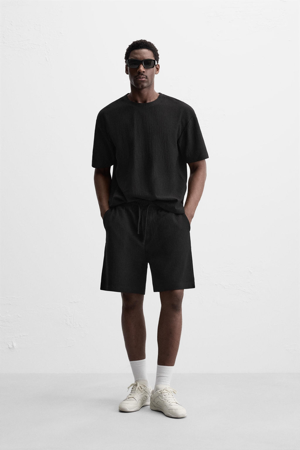 TEXTURED JOGGER BERMUDA SHORTS