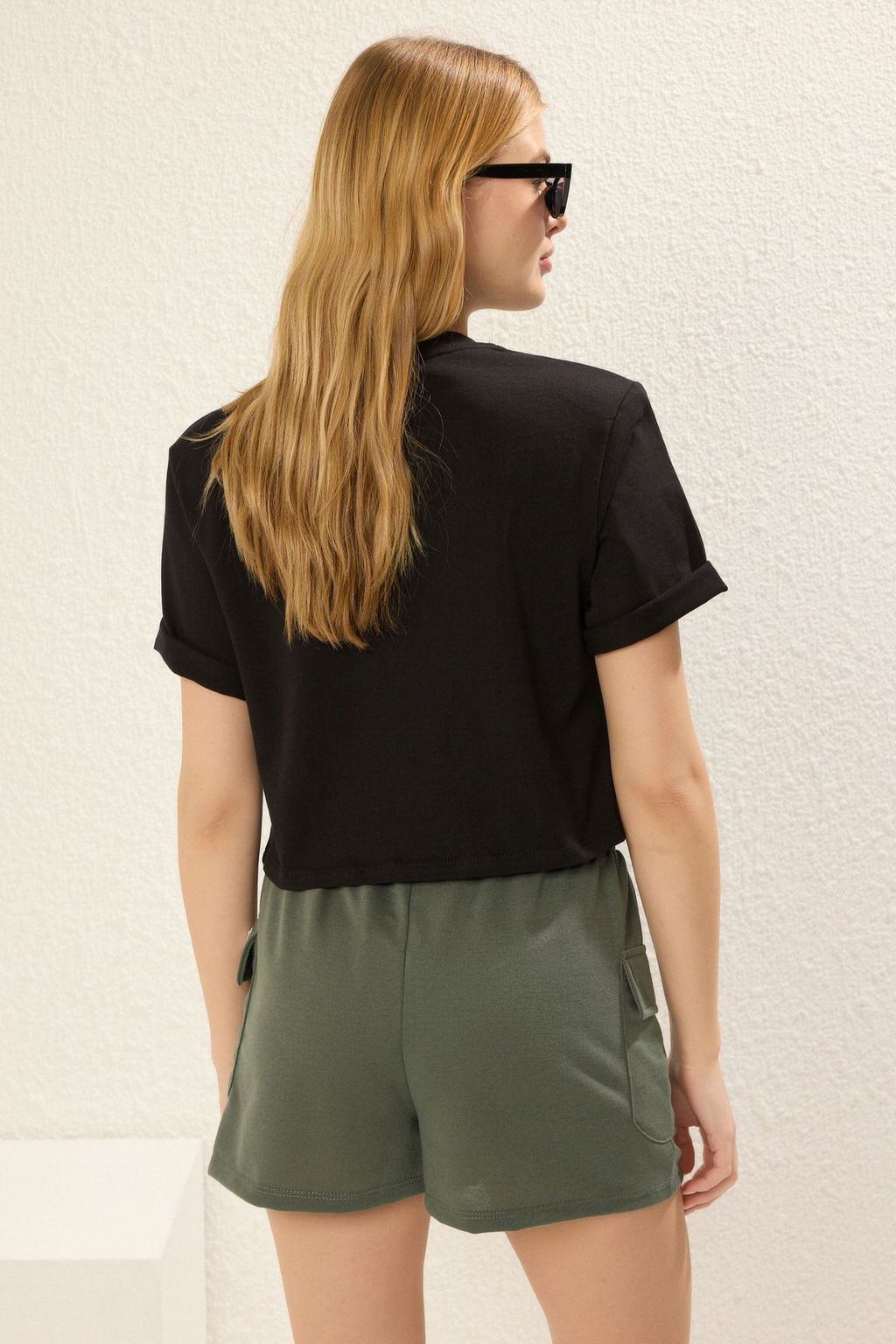 TRENDYOLMILLA Antrasit Sloganl? Cep Detayl? Yuksek Lastikli Bel Orme Sort TWOSS25SR00052  фото 4