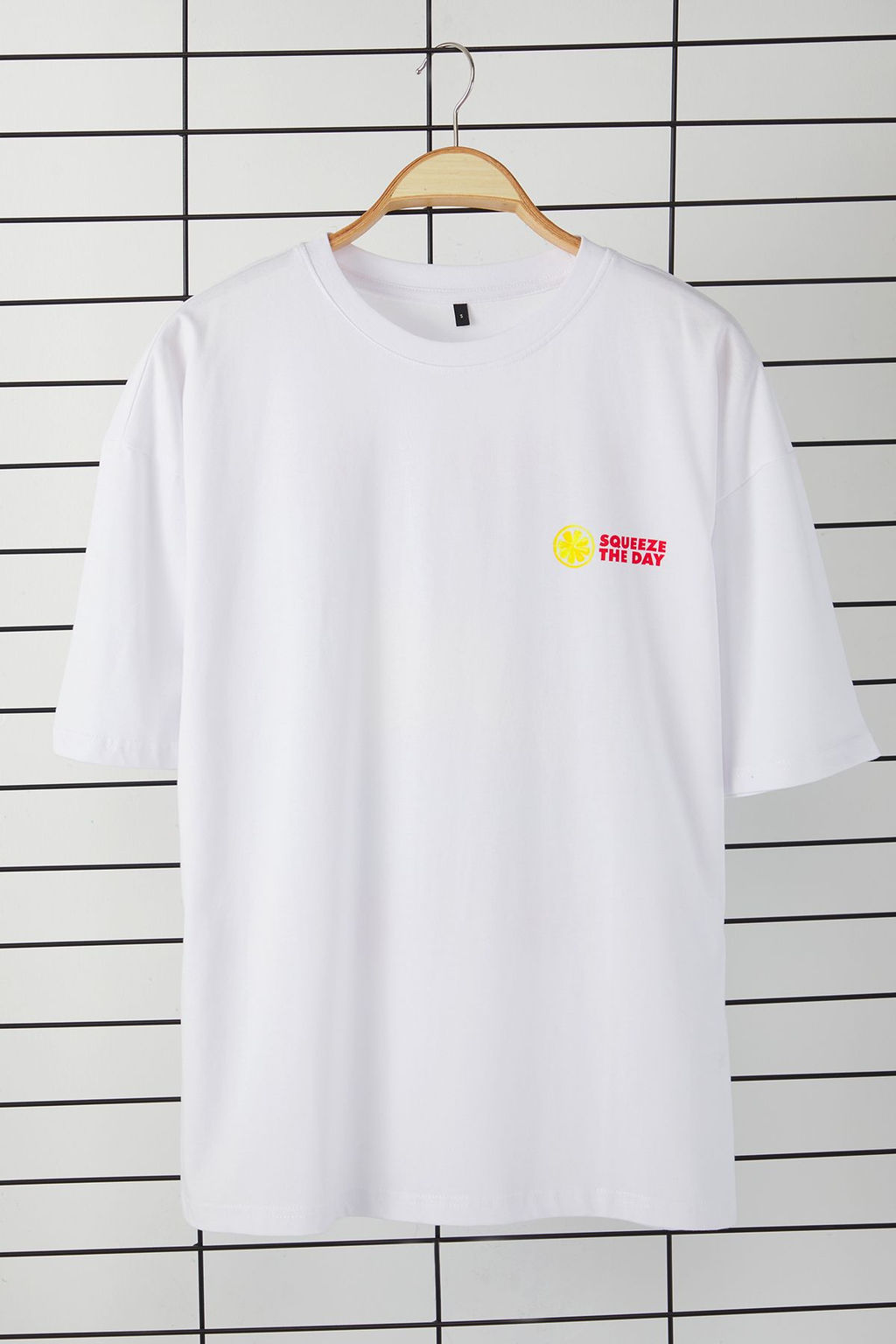 Beyaz Oversize/Genis Kesim Limon Bask?l? %100 Pamuklu T-Shirt TMNSS23TS00089