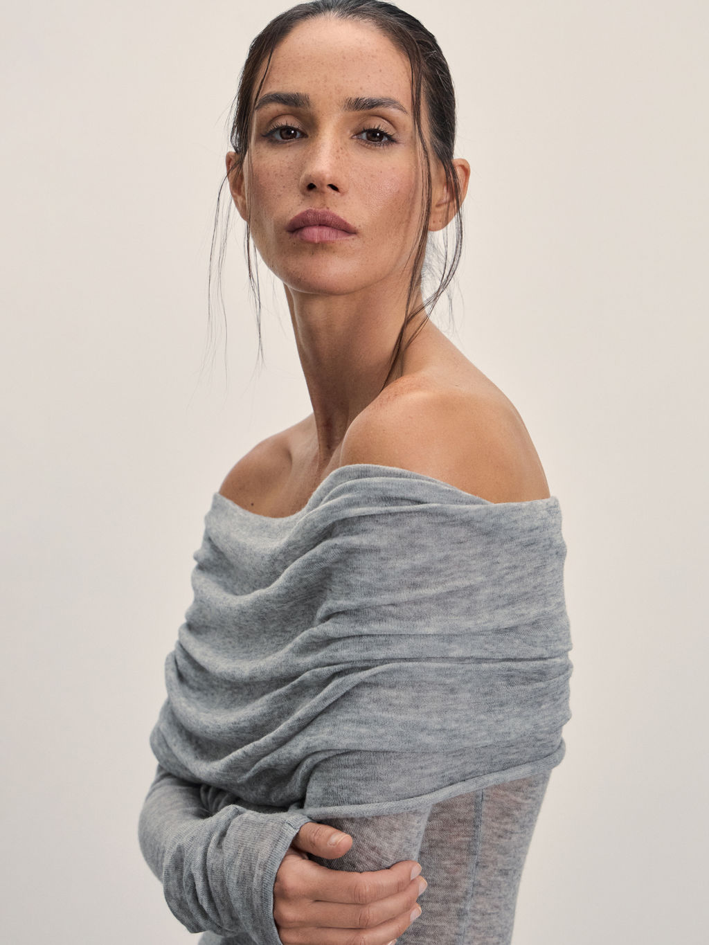 Вязаный лонгслив с открытыми плечами из 100% шерсти / Zarina  фото 7