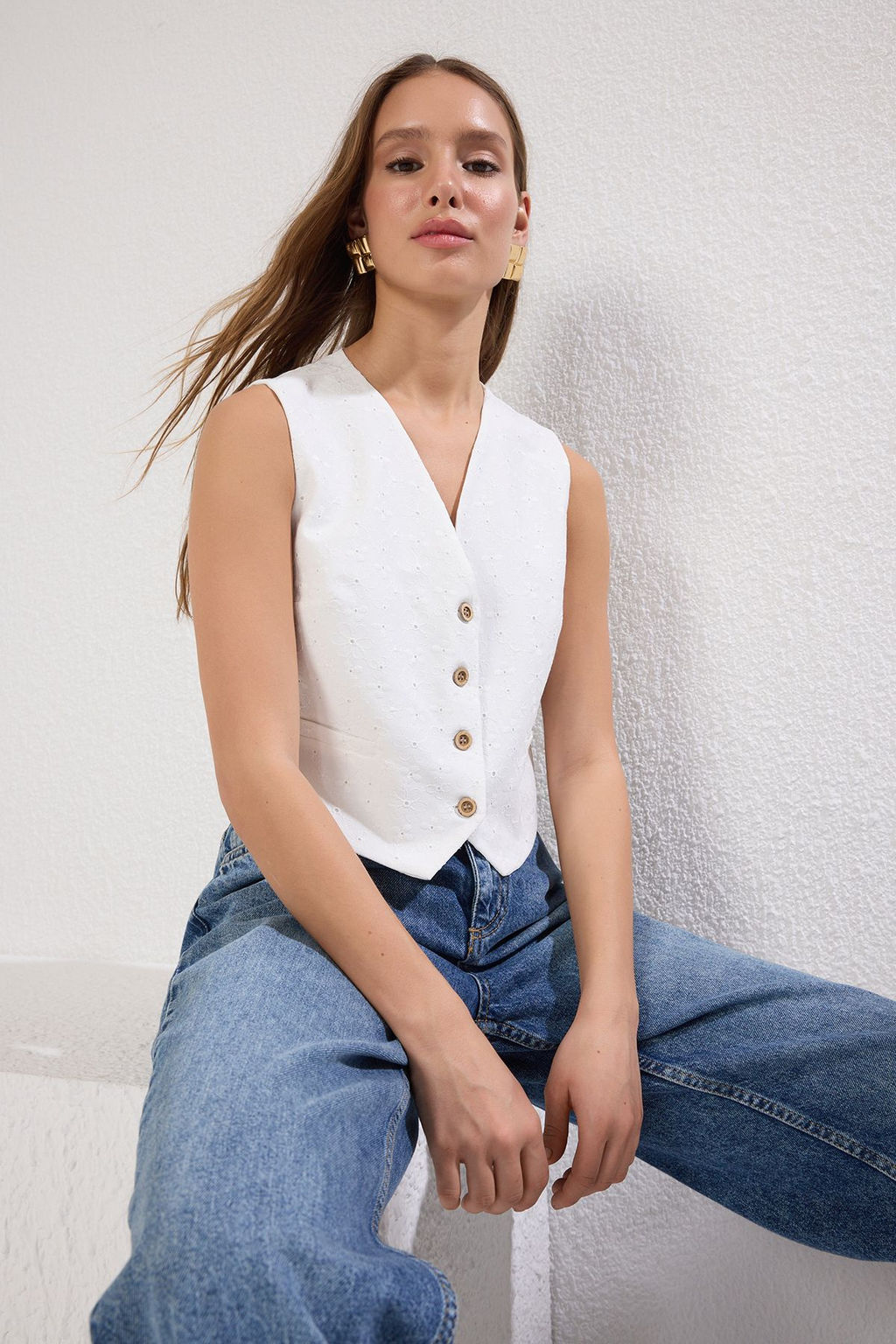 Trendyolmilla Beyaz Regular V Yaka Regular Fit Brode/Fisto Yelek TWOSS25YE00089  фото 2