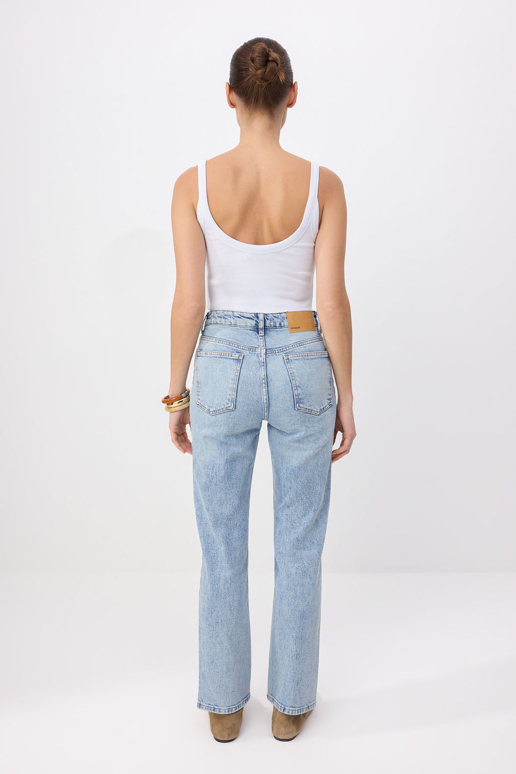 Koyu Mavi Yuksek Bel Az Esnek Mom Jeans TWOSS26JE00113 - Trendyolmilla фото 18