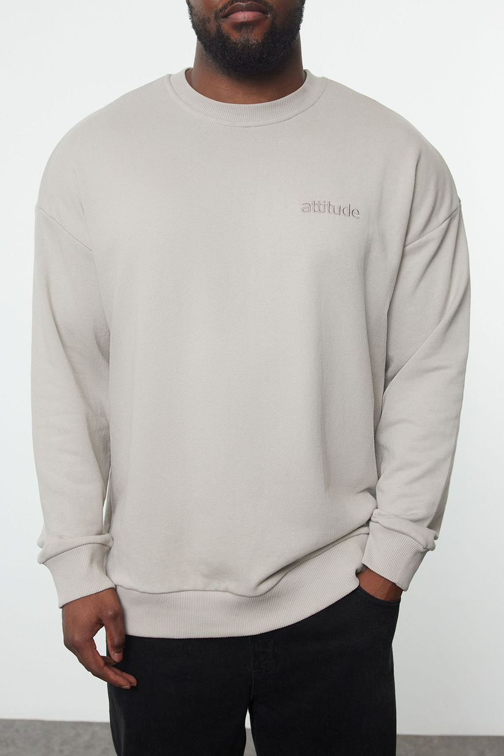 TRENDYOL MAN Gri Oversize/Genis Kesim Yaz? Bask?l? Buyuk Beden Sweatshirt TMNAW25AO00026 - Trendyolmilla фото 3