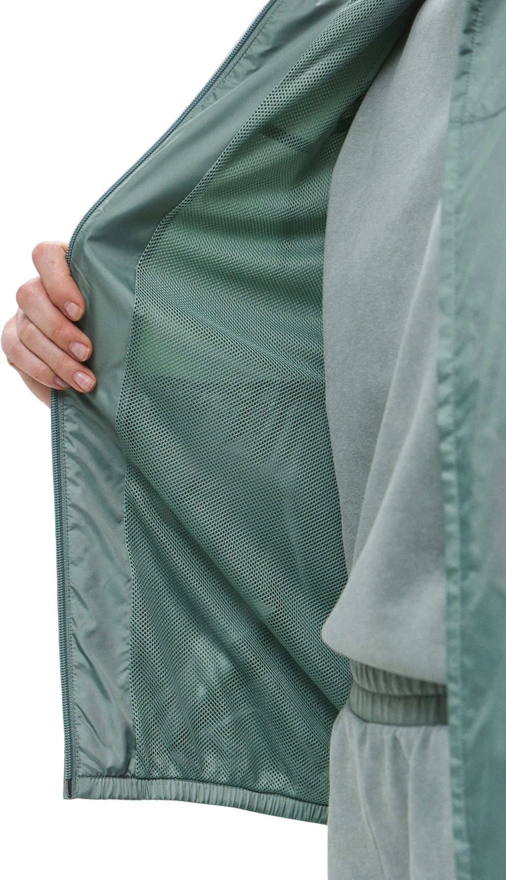 Ветровка женская