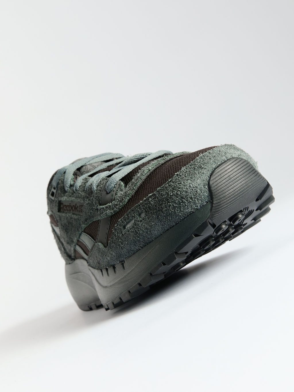 Кроссовки REEBOK CLASSIC LEATHER 2400 Артикул 4123672, черный