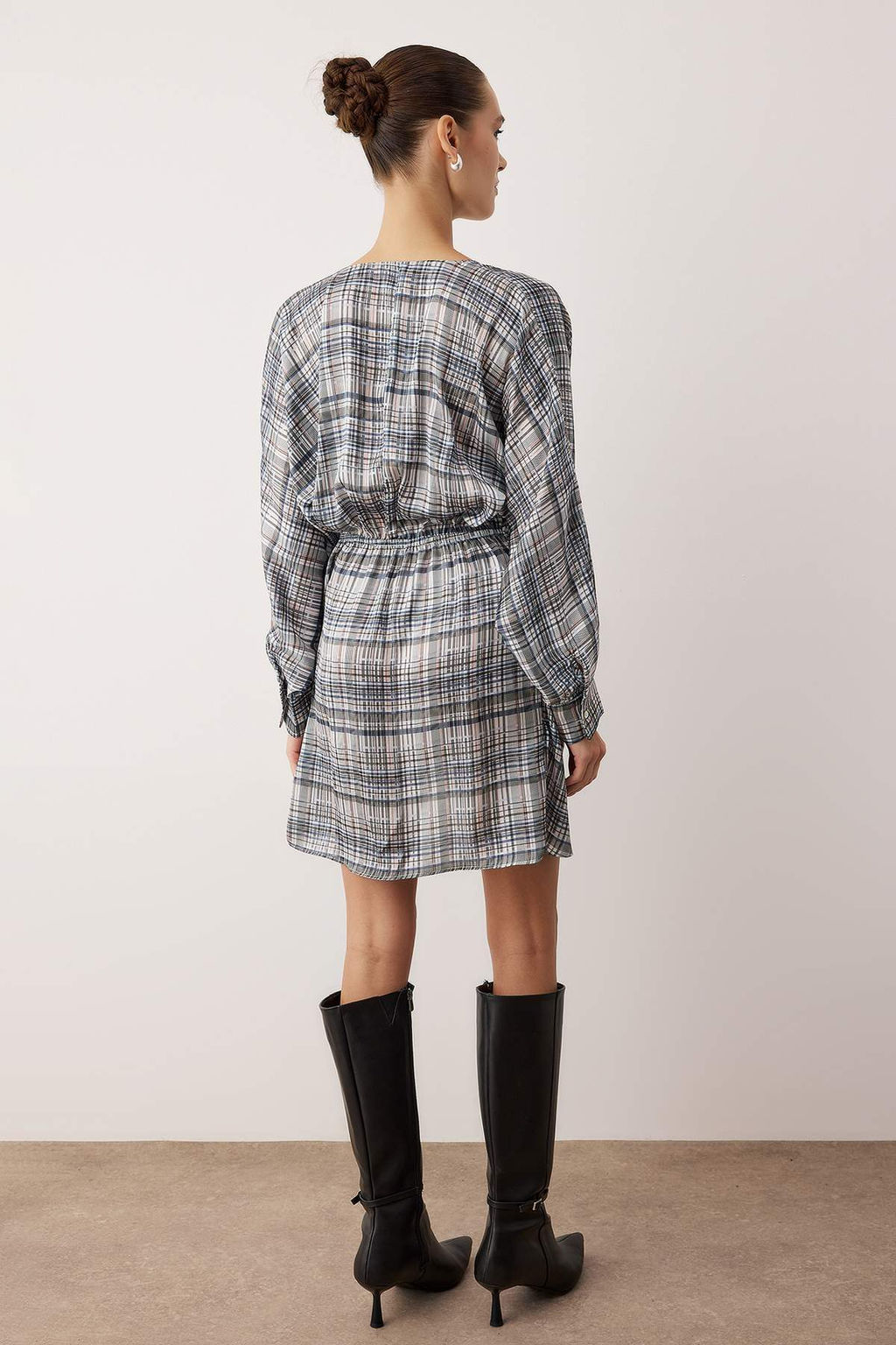 Cok Renkli Ekose / Kareli K?sa / Mini Dokuma Elbise TWOAW26EL00269 - Trendyolmilla фото 4