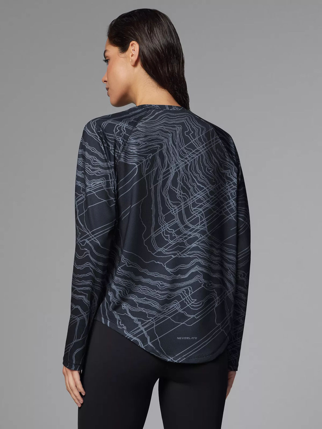 Спортивный рашгард свободного кроя