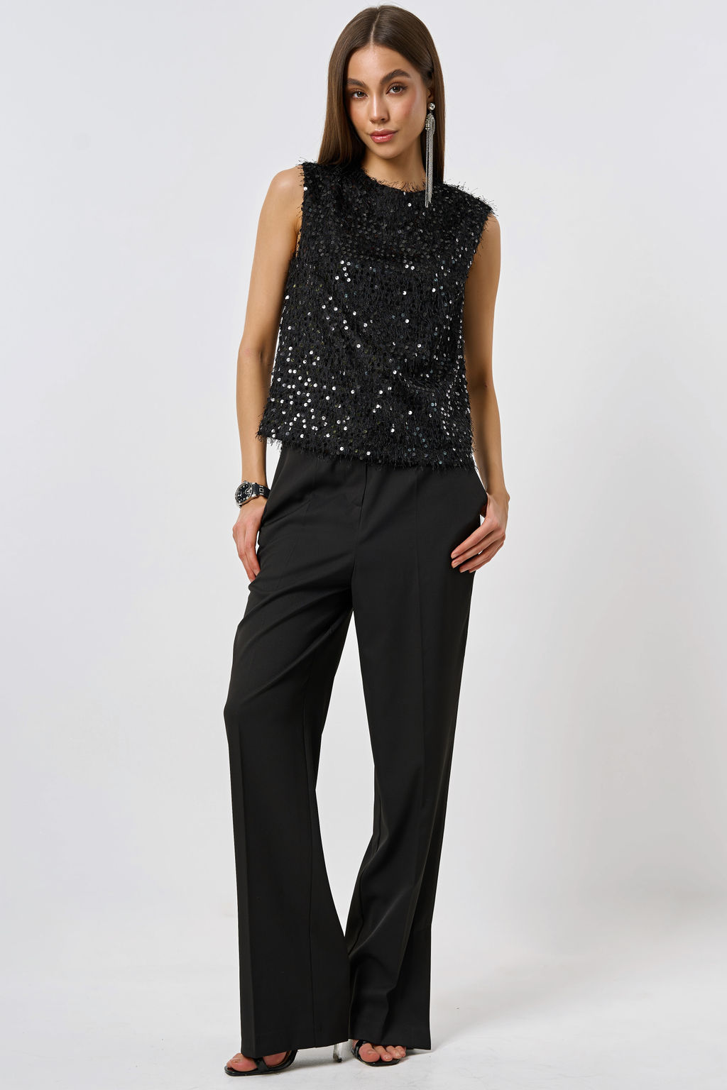 Блузка из мягкого трикотажа с пайеткой черная