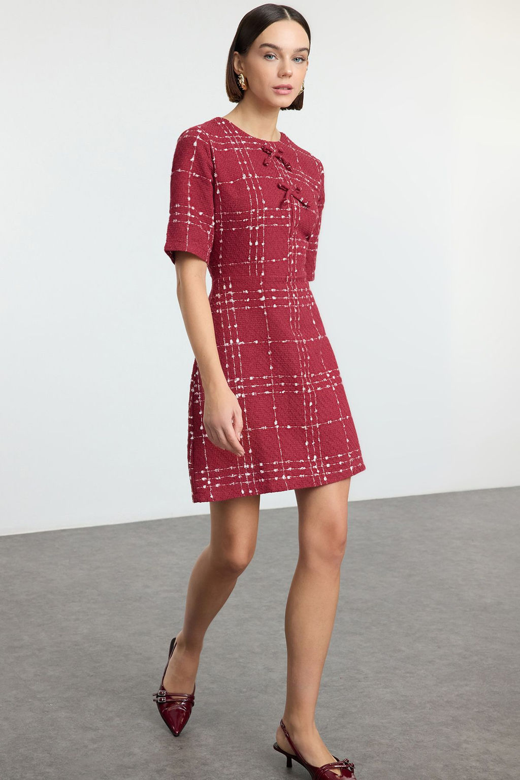 TRENDYOLMILLA Siyah Kareli A Kesim Fiyonk Detayl? Mini Dokuma Tuvit Elbise TWOAW25EL00186