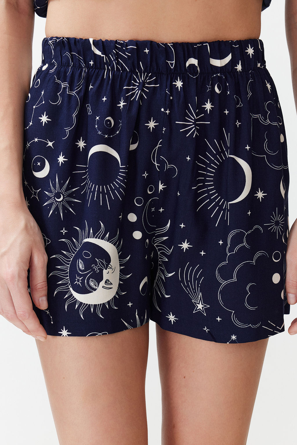 Trendyolmilla Lacivert Galaksi Desenli Viskon Sortlu Dokuma Pijama Tak?m? THMSS24PT00297  фото 5